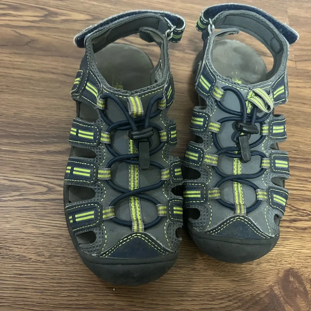 Khombu Gray Dillon Water Hiking Sandals Size 1 Youth